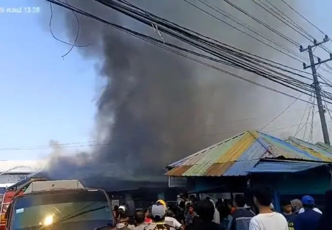 Pasar Desa Kepulungan Dilalap si jago merah (BM)