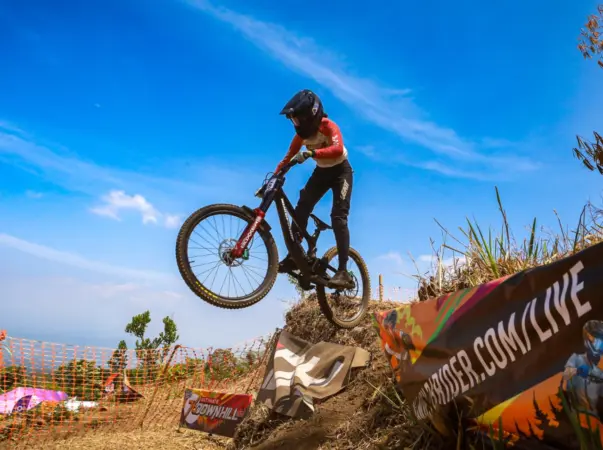 Aksi Milatul Khaqimah saat laga Downhill di Arjuno Bike Park (BM)
