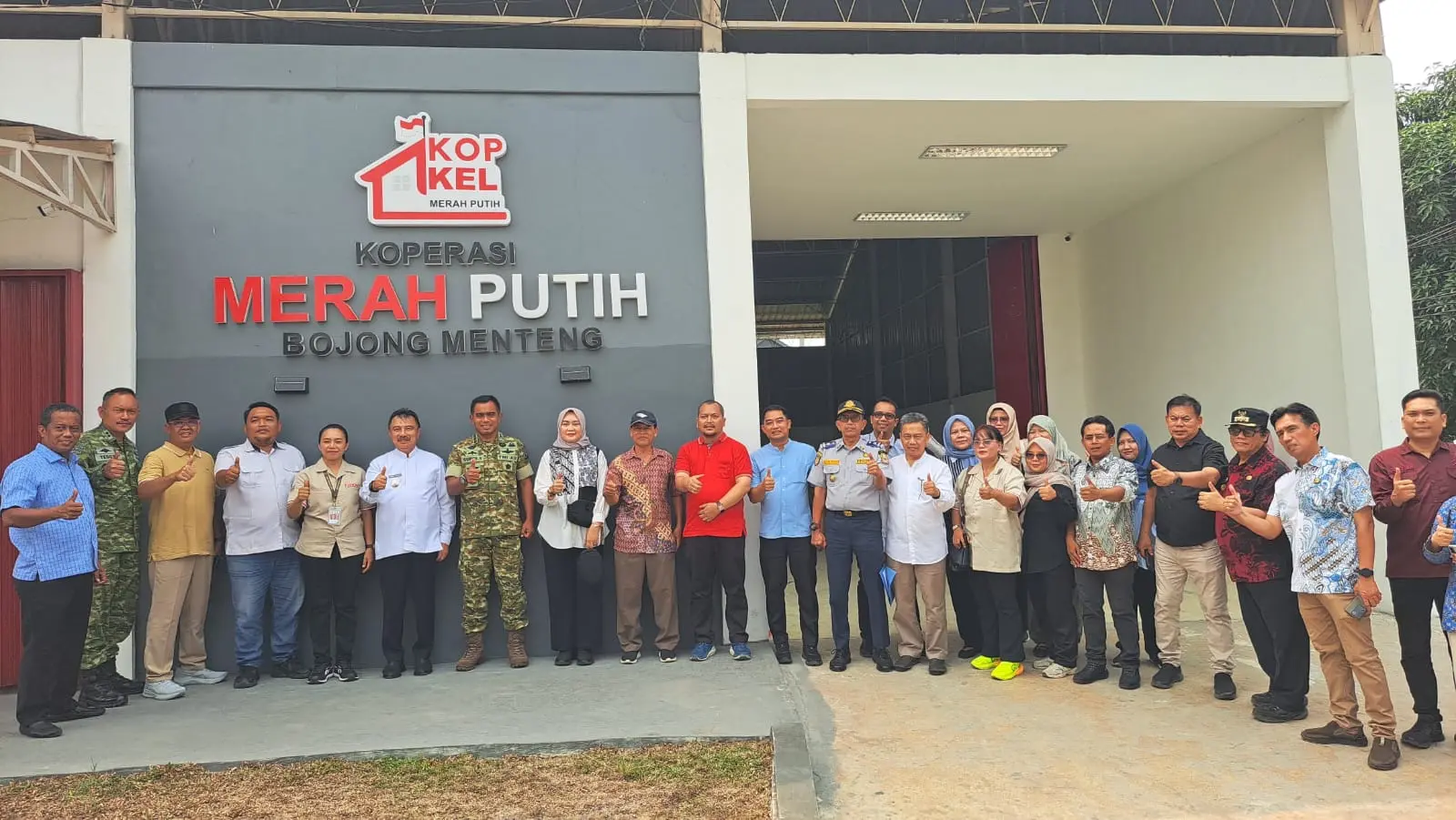 Koperasi Desa/Kelurahan Merah Putih (KDKMP) di wilayah Bojong Menteng, Kecamatan Rawalumbu, Kota Bekasi, telah mencapai progres fisik dan sarana prasarana lebih dari 95 persen serta mulai beroperasi.