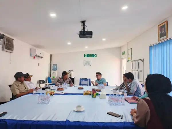 Teks: Komisi 2 DPRD Kabupaten Pasuruan saat berkunjung ke PT Megamarine Pride dan Bharamuda Bahari (BM/
