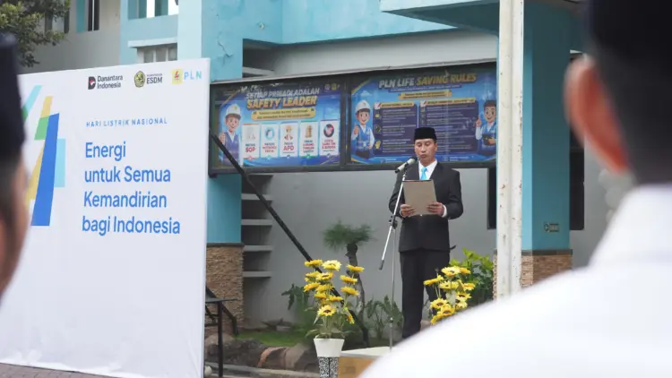 Manager PLN UP3 Pasuruan Abrar pimpin apel hari listrik nasional (BM)