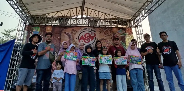 Gadget Boleh Canggih, Kreativitas Anak Jangan Mati! Gebrakan S.Badyo Art di Bekasi 6 Gadget Boleh Canggih, Kreativitas Anak Jangan Mati! Gebrakan S.Badyo Art di Bekasi