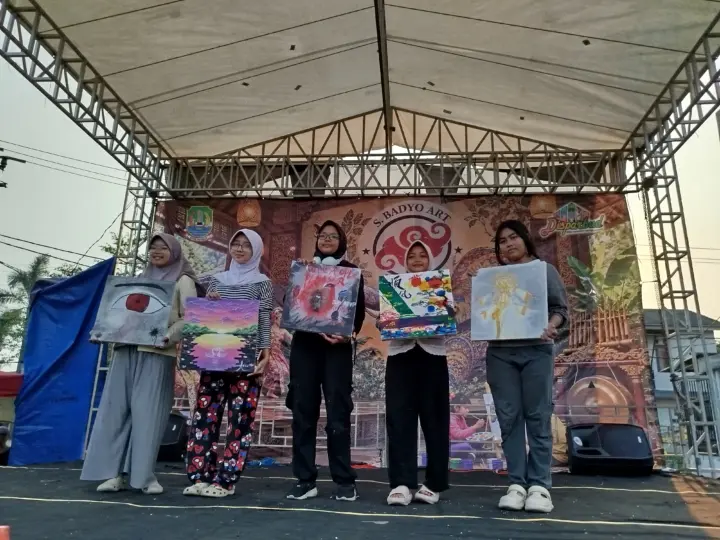 Gadget Boleh Canggih, Kreativitas Anak Jangan Mati! Gebrakan S.Badyo Art di Bekasi 2 Gadget Boleh Canggih, Kreativitas Anak Jangan Mati! Gebrakan S.Badyo Art di Bekasi