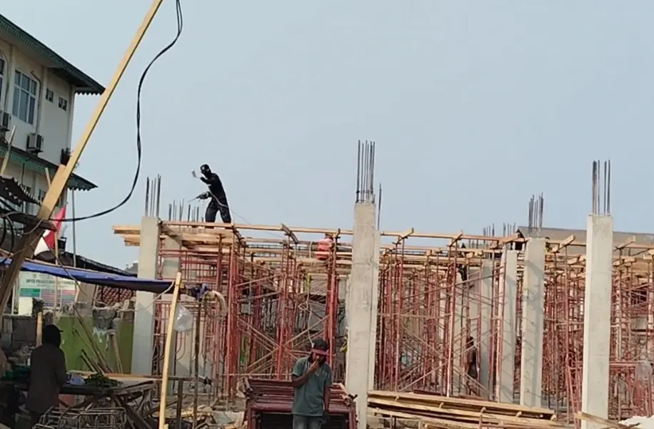 Proyek Puskesmas Setiamekar Bernilai Rp2,7 M Diduga Cuek Soal APD dan Pengawasan K3