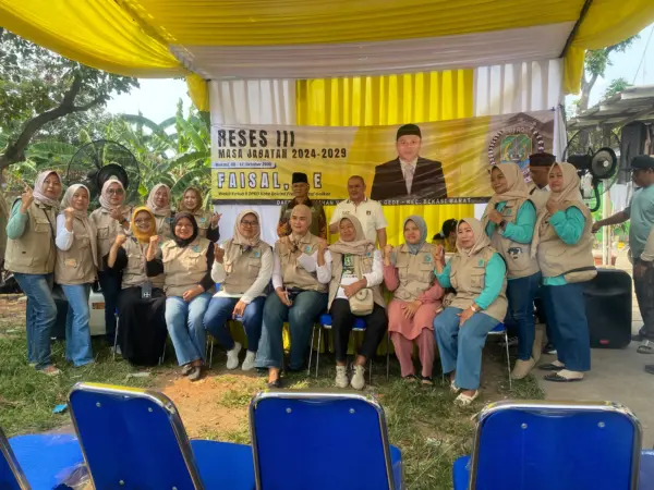 Wakil Ketua II DPRD Kota Bekasi, Faisal, S.E., dari Fraksi Partai Golkar, menyerap aspirasi masyarakat dalam kegiatan Reses III masa jabatan 2024–2029 di RW 003, Kelurahan Jatibening Baru, Kecamatan Pondokgede, Kota Bekasi, Sabtu (10/10/2026).